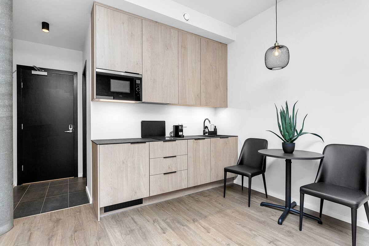 standard studio | private kitchen | coffee/tea maker, electric kettle, dining tables