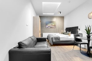 Cortinas blackout, tabla de planchar con plancha y cunas gratuitas