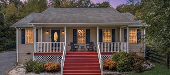 Cabin w/ hot tub & fire pit, Shenandoah River