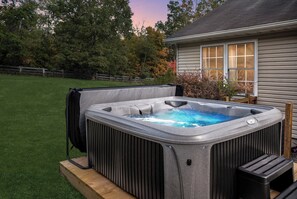 Outdoor spa tub - Cabin w/hot tub & fire pit near Shenandoah River (Luray)