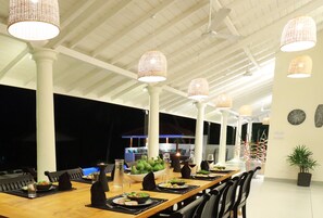 Outdoor dining - Private villa in quiet area, ideal for family and friends (Unawatuna)