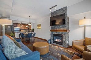 TV, fireplace