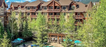 The Den | Outdoor Hot Tub + Pool | Walkout Patio