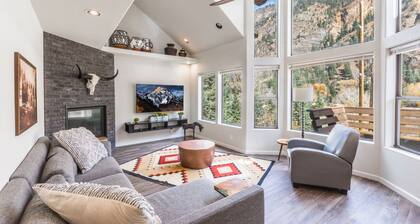 Tranquil Mountain Retreat | Deck with Views | Walk to Downtown Ouray
