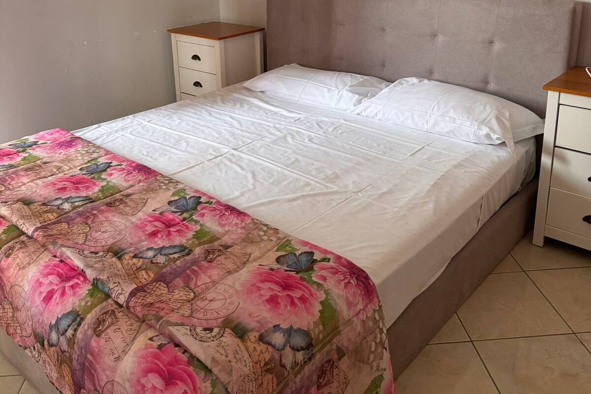 Standaard tweepersoonskamer | Een bureau, gratis wifi, beddengoed