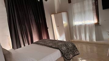 Camera Luxury | Una scrivania, Wi-Fi gratuito, lenzuola