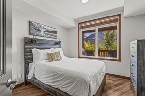 1 bedroom, iron/ironing board, travel cot, free WiFi