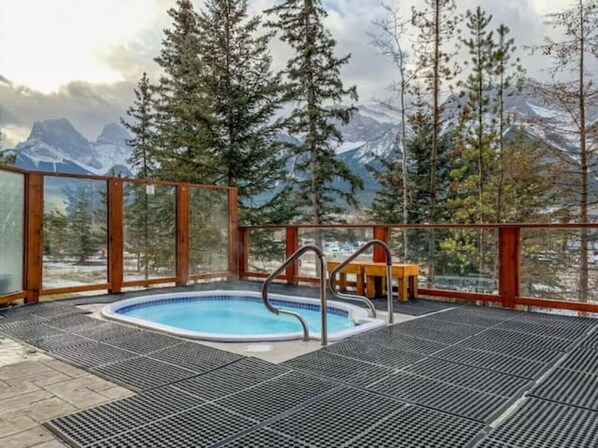 Outdoor spa tub - 180° Mountain Views | Two Hot Tubs | New Design (Canmore)
