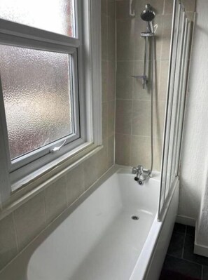 Shower - Chosen Harrow Apartment (Anfield)