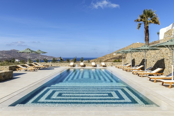 Seasonal outdoor pool, open 8:00 AM to 9:00 AM, pool umbrellas