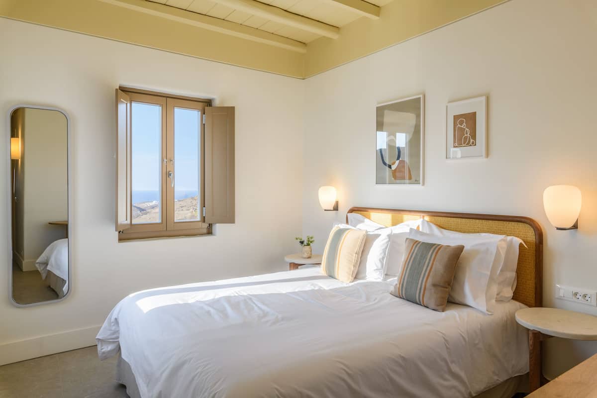 Connecting Double Room with Sea and Pool View | 1 camera, minibar, una cassaforte in camera, ferro/asse da stiro