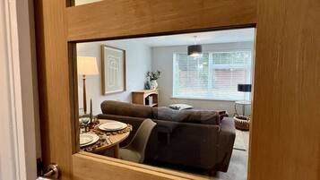 2 bedrooms, individually decorated, individually furnished