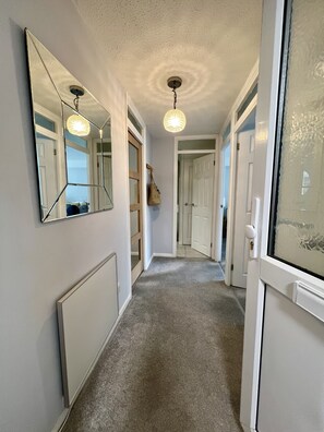 Comfort Apartment | 2 bedrooms, individually decorated, individually furnished - BookedUK - Lovely 2BR Flat in Hoddesdon (Hoddesdon)