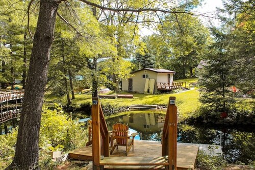 Beautiful 4 bedroom cottage with a Sauna!