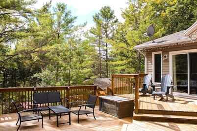 Beautiful 4 bedroom cottage with a Sauna!