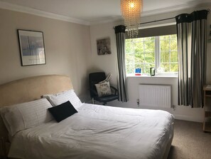 Hypo-allergenic bedding, blackout curtains, iron/ironing board - SleepNeat (Ascot)