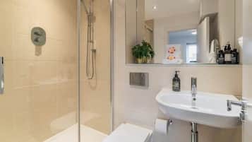 Badekar, hårtørrer, Shampoo