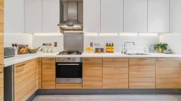 Fridge, microwave, oven, stovetop