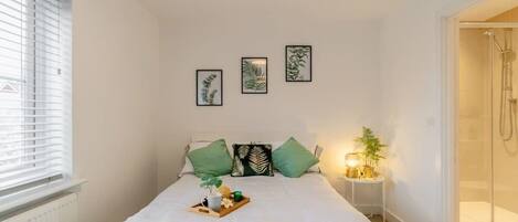 4 Schlafzimmer, BĂŒgeleisen/BĂŒgelbrett, WLAN, BettwĂ€sche