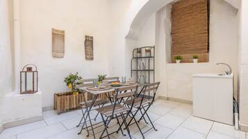 Exclusive Apartment | Terrace/patio