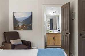 1 bedroom, desk, iron/ironing board, WiFi