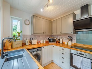 洗碗機、高腳椅