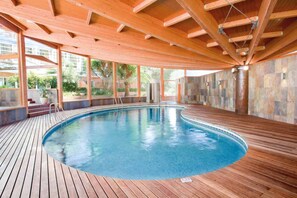 室内游泳池,室外游泳池