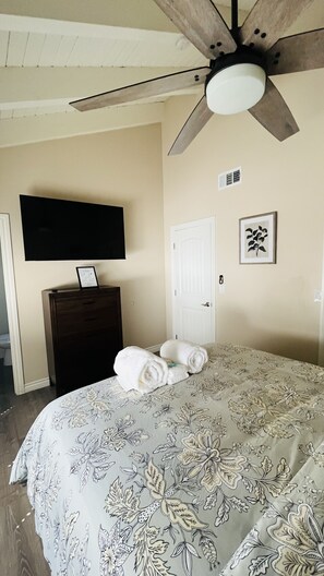 3 bedrooms, iron/ironing board, free WiFi, bed sheets - Sunshine Peak at Twin Peaks, Lake Arrowhead (Twin Peaks)