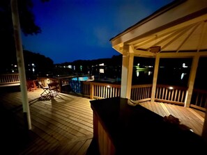 Terrace/patio - Lakehouse in Charlotte. Sleeps 8. (Charlotte)