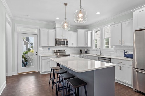 Blue Heron in the heart of Beaufort, many amenities including a pool!