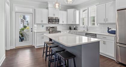 Blue Heron in the heart of Beaufort, many amenities including a pool!