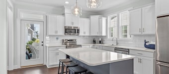 Blue Heron in the heart of Beaufort, many amenities including a pool!