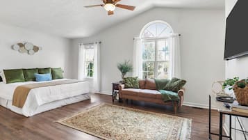 3 bedrooms, desk, iron/ironing board, travel crib