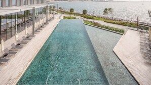 Unclassified image, 3 of 42, button - Bluewaters 4-606 (Dubai)
