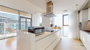 익스클루시브 아파트 | 전용 주방 | 냉장고, 전자레인지, 오븐, 쿡탑