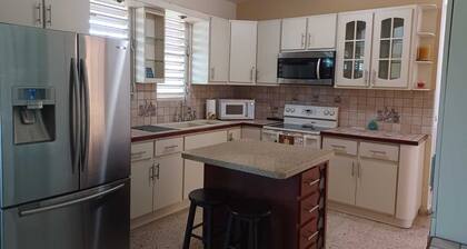 Great Location+5 mins from CrashBoat Beach+3BR+6ppl