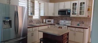 Great Location+5 mins from CrashBoat Beach+3BR+6ppl