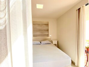 2 室のベッドルーム、WiFi (無料)、ベッドシーツ