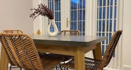 Harbourside, Luxury Two Bedroom Townhouse with Bike store – Sleeps 6