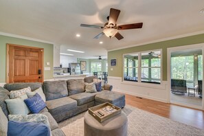 TV, fireplace, stereo - Cozy Lakefront Escape w/ Views and Dock - January Discounts! (Modoc)