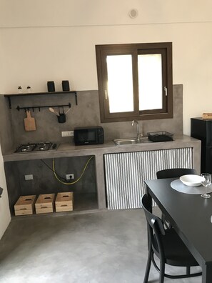 Fridge, microwave, stovetop, blender