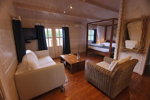 Quarto premium | Roupas de cama premium, cofres nos quartos, individualmente decorados