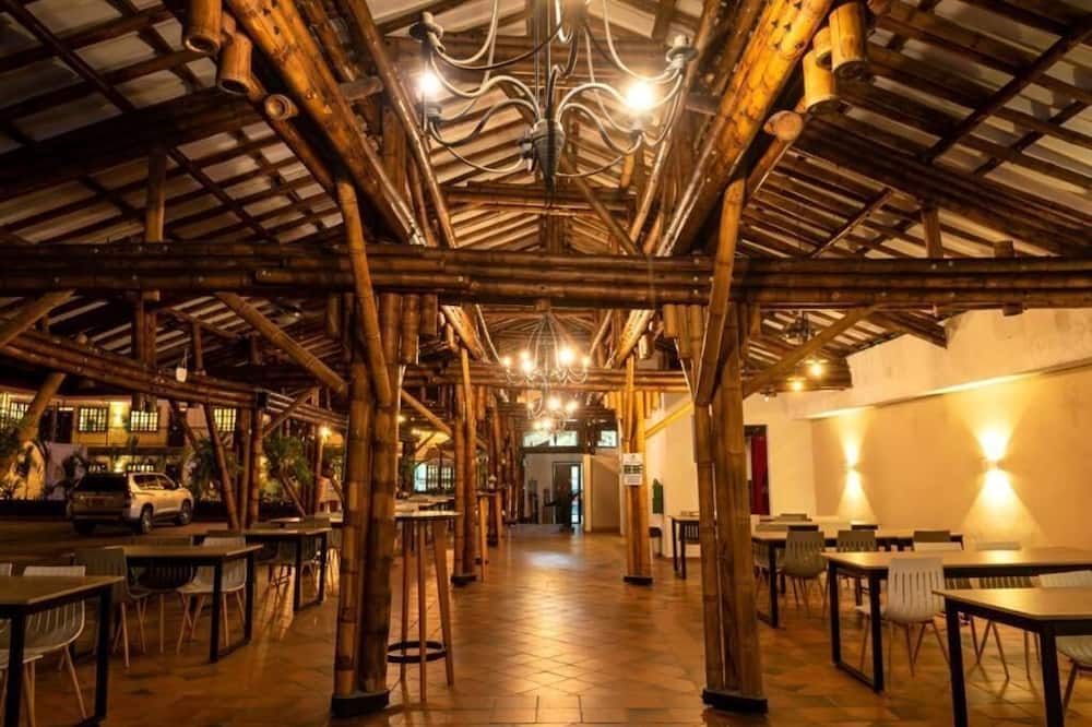 Hotel Vanguardia Natural