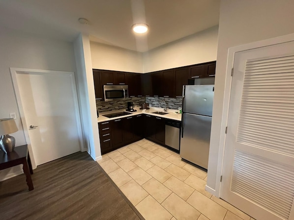 Fridge, microwave, oven, stovetop