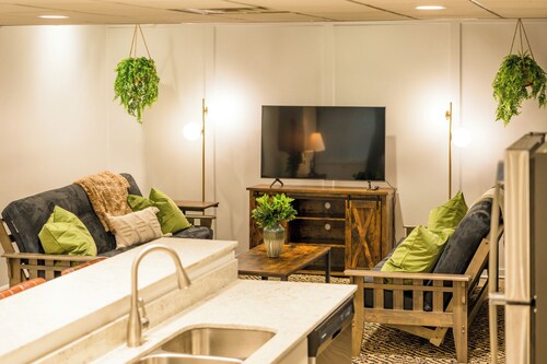 Lovely, Two Bedroom Apartment with tons of space