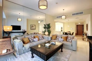 Een smart-tv en een kantoor