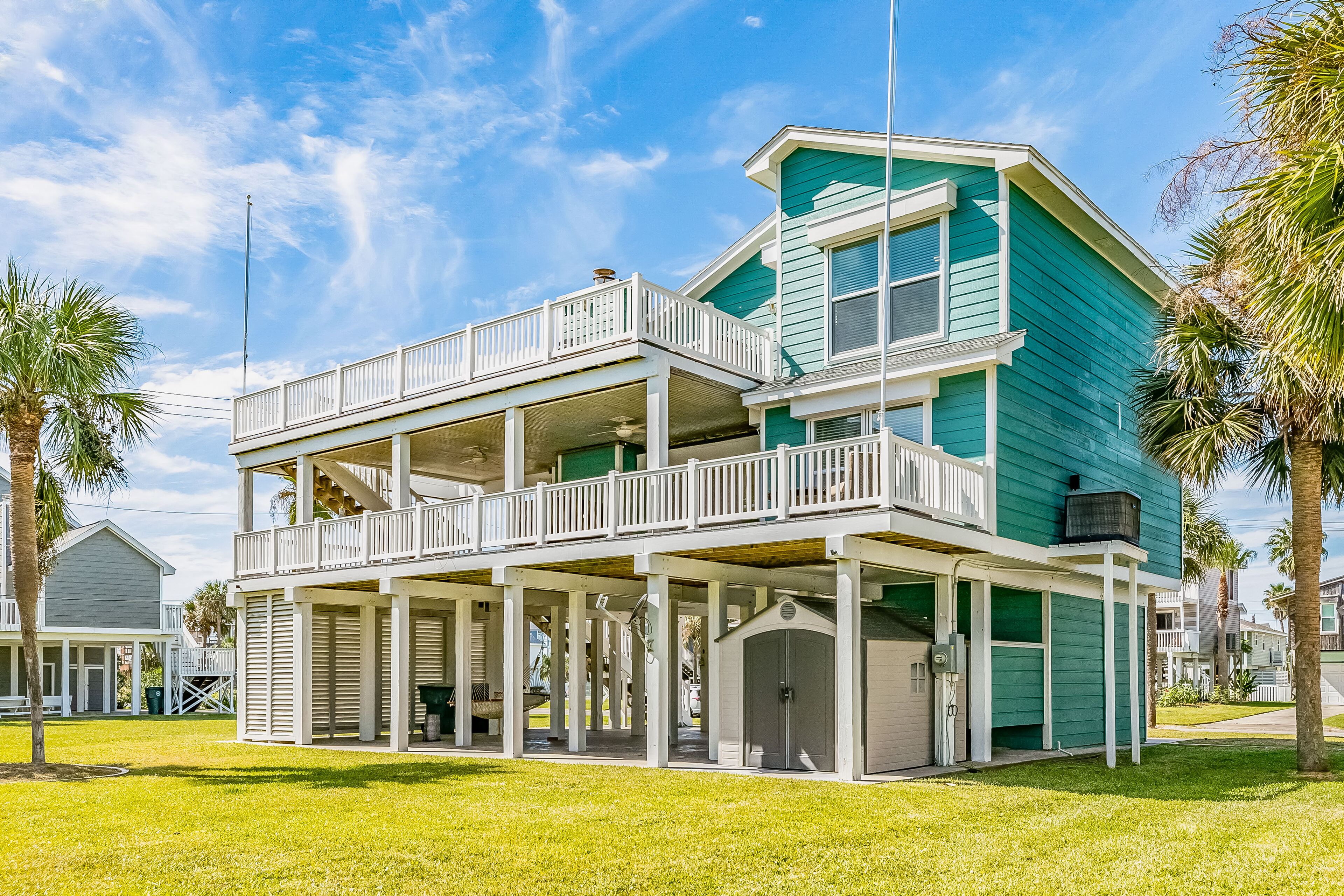 Fantastic home with ocean view, balcony, firepit, central AC, & washer/dryer