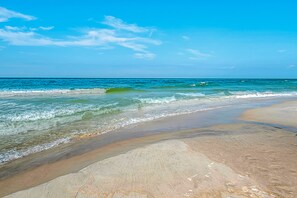På stranden