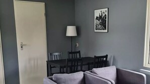 基本小木屋 | 房內用餐