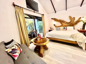 1 bedroom, WiFi - Romantic Bungalow nestle in the jungle- 5mints from Manuel Antonio National Park (Quepos)